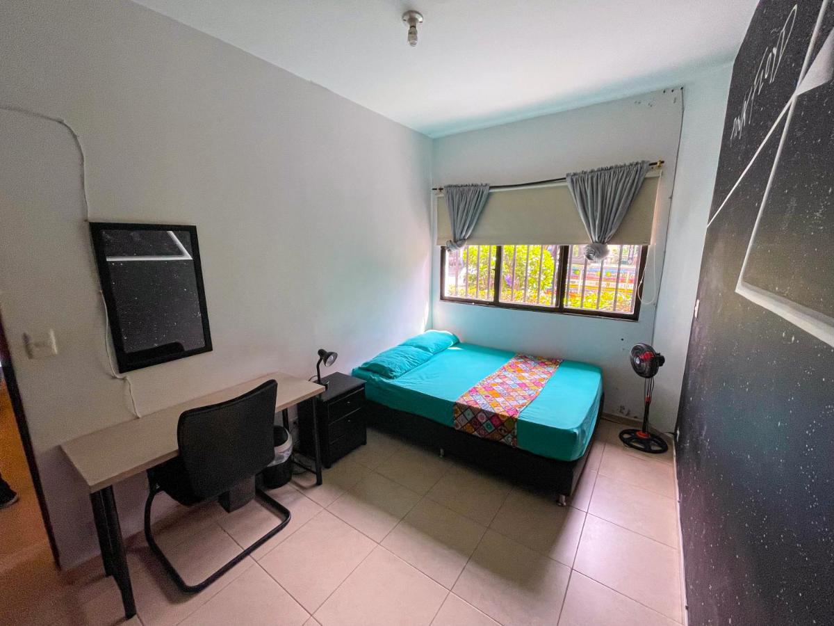 Casa Clandestina Guest House Medellín Buitenkant foto